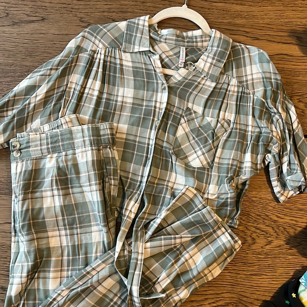 Sisstrevolution tie front crop top with matching pants